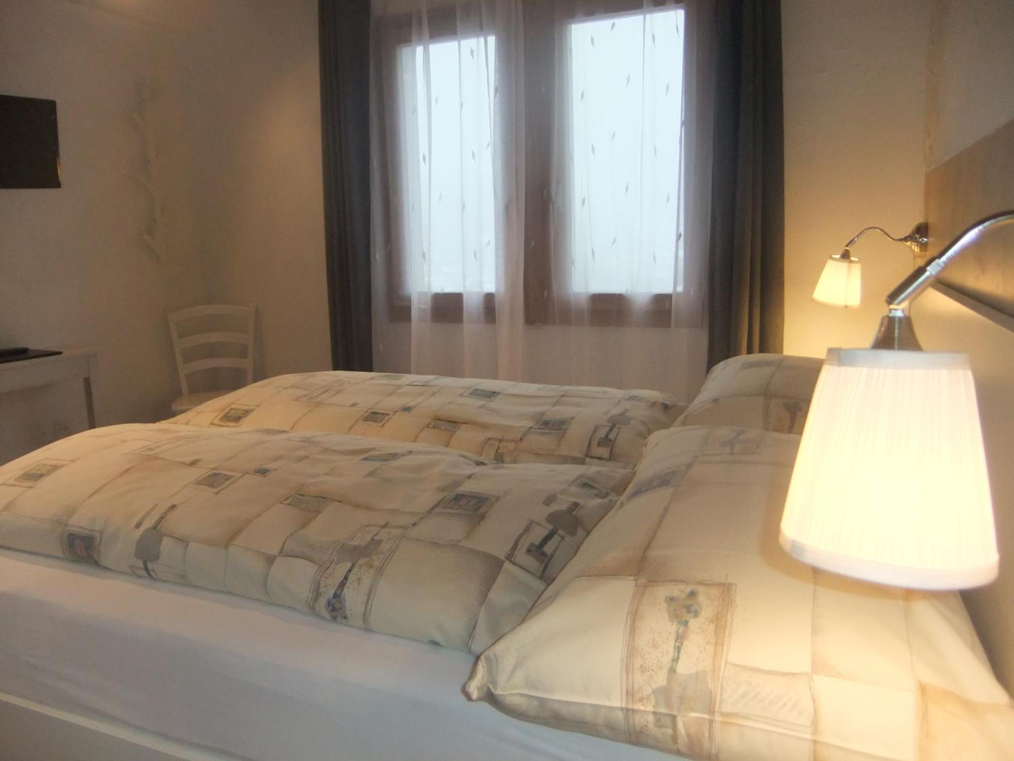 Hotel Weisshorn Goms Oda fotoğraf